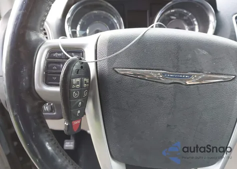 2016 Chrysler Town & Country Touring-L Anniversary Edition из США, поврежденный, VIN 2C4RC1CG6GR189556